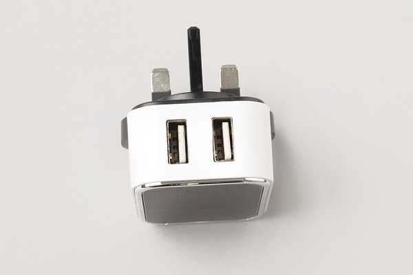 Dual USB 5v/3A UK mains plug