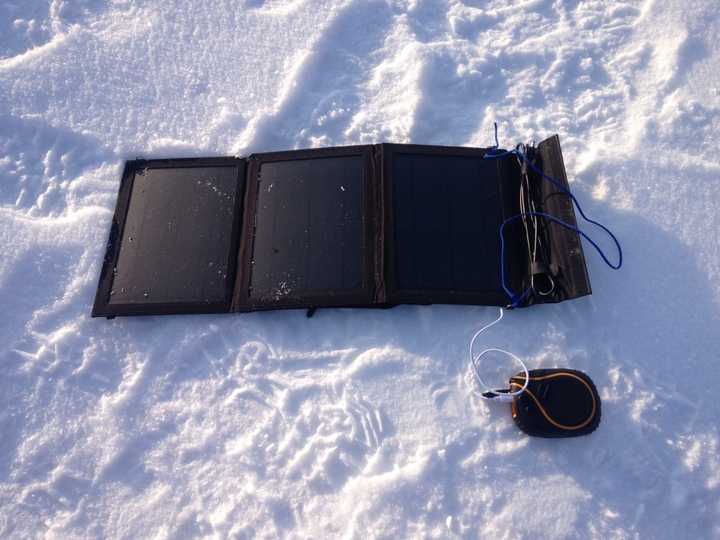 MSC Aqua Trek charging iPone 4s
