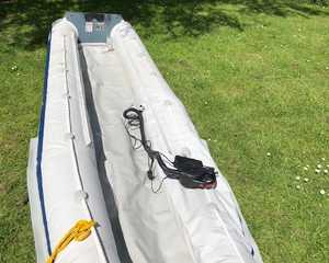 MSC Overland pumping up 4m canoe MSC Overland pumping up 4m canoe