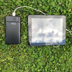 MSC essential 10Ah charging a Tablet MSC essential 10Ah charging a Tablet