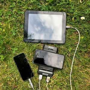 MSC Qi QC Power Bank charging iPhone & Tablet
