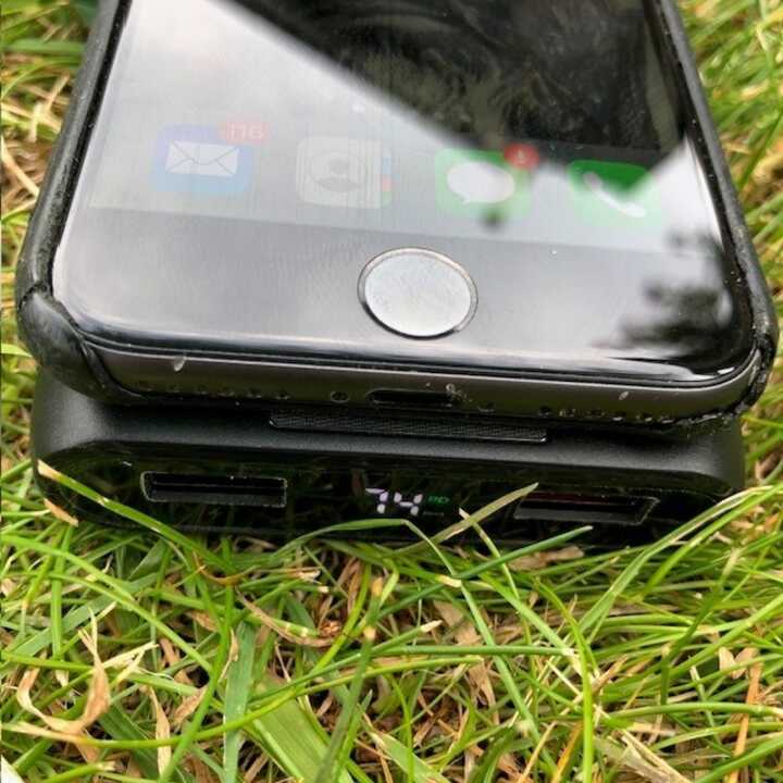 MSC 10Ah Qi Power Bank & iPhone 8