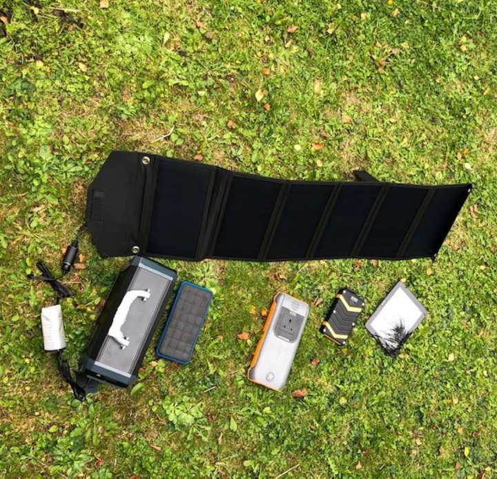 for Camping DC5521 18V and USB 5V SUNKINGDOM Folding and Portable 60W PET Sunpower Solar Panel Charger with Dual Output 
