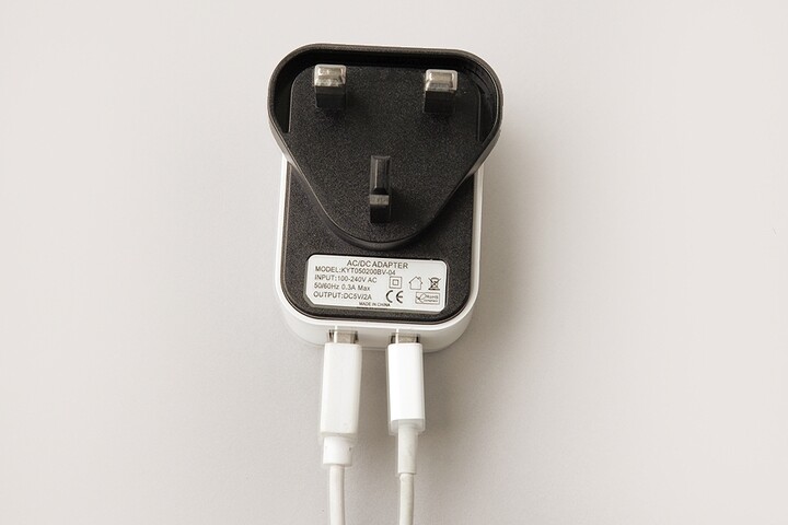 Dual USB 5v/3A UK mains plug